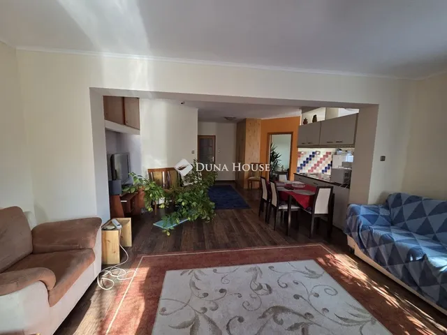 Eladó ház Leányfalu 210 nm