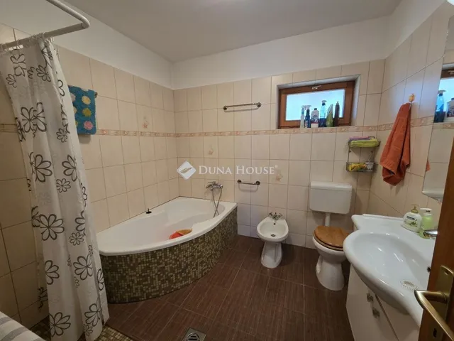 Eladó ház Leányfalu 210 nm