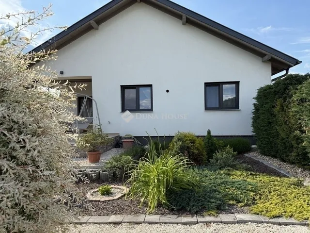 Eladó ház Péteri 127 nm