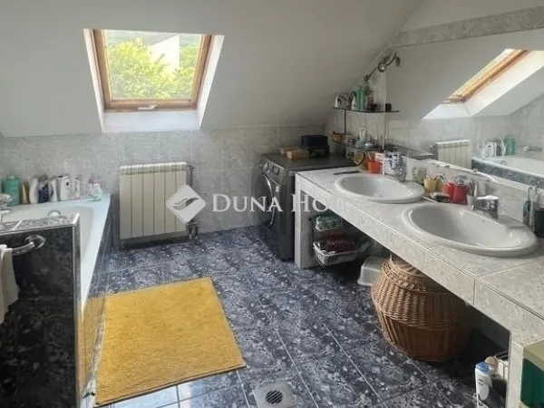 Eladó ház Telki 200 nm