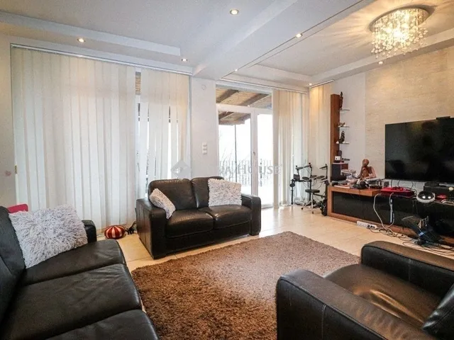 Eladó ház Mogyoród 232 nm