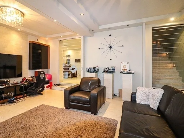 Eladó ház Mogyoród 232 nm