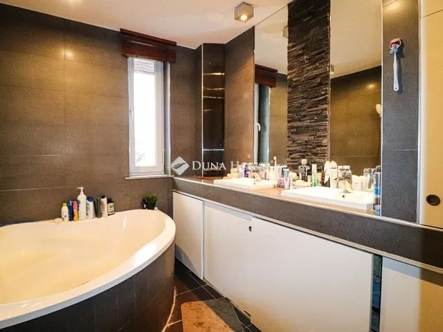 Eladó ház Mogyoród 232 nm