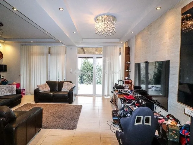 Eladó ház Mogyoród 232 nm