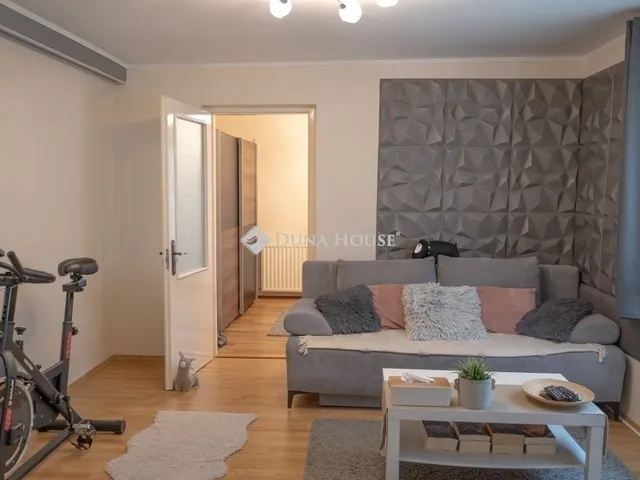 Eladó ház Budapest III. kerület, Újlak III. ker. 270 nm