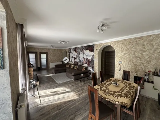 Eladó ház Dabas 212 nm