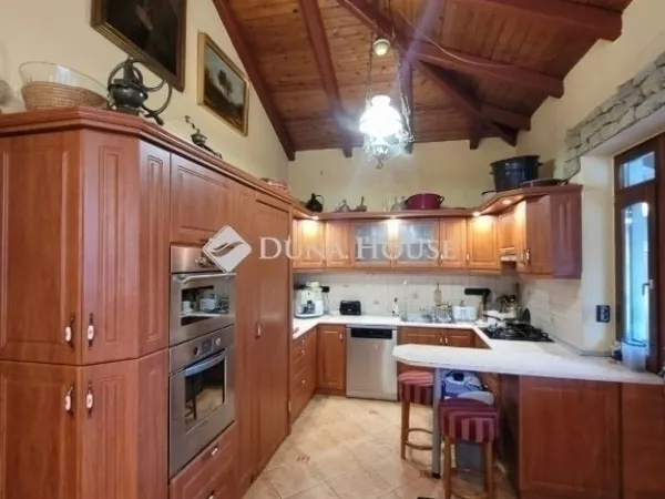 Eladó ház Vecsés 265 nm