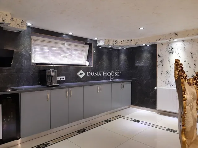 Eladó ház Tura 270 nm