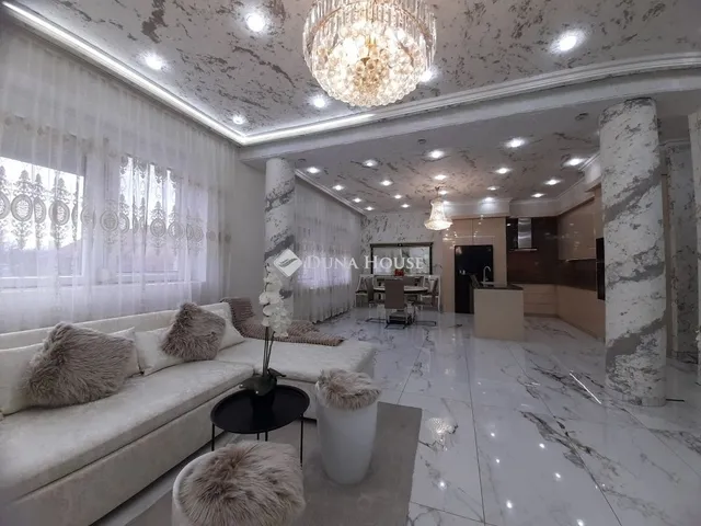 Eladó ház Tura 270 nm