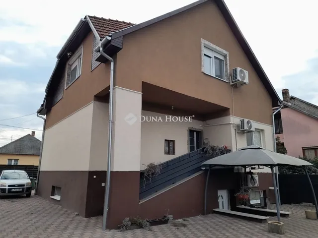 Eladó ház Tura 270 nm