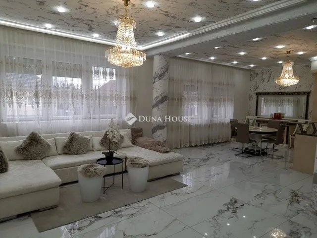 Eladó ház Tura 270 nm