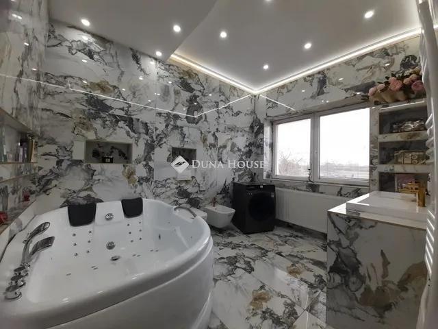 Eladó ház Tura 270 nm