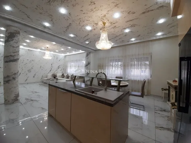 Eladó ház Tura 270 nm