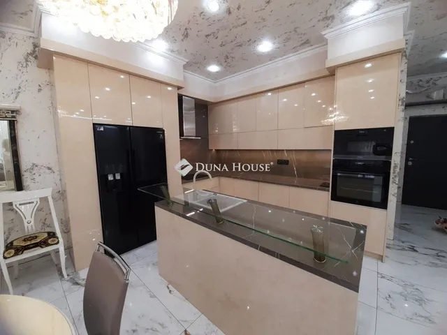 Eladó ház Tura 270 nm