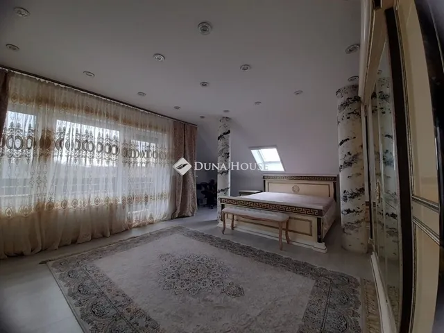 Eladó ház Tura 270 nm