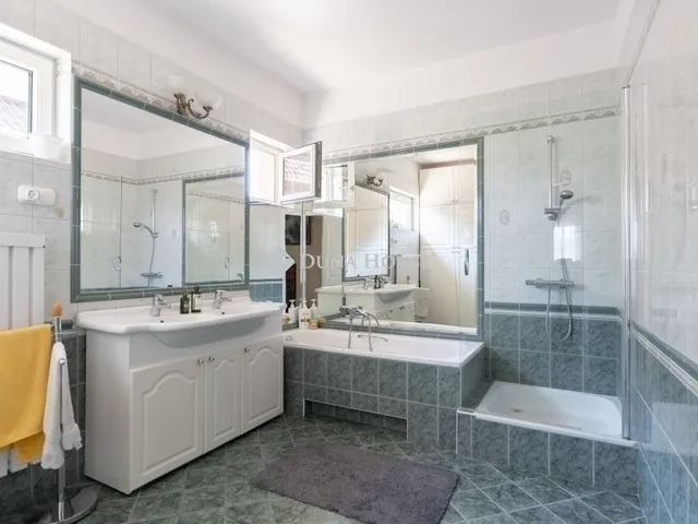 Eladó ház Halásztelek 305 nm