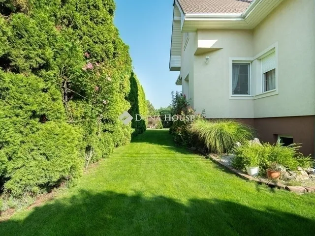 Eladó ház Halásztelek 305 nm