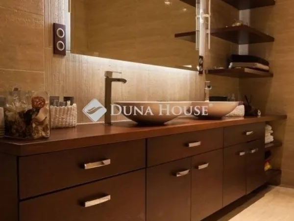 Eladó ház Taksony 220 nm