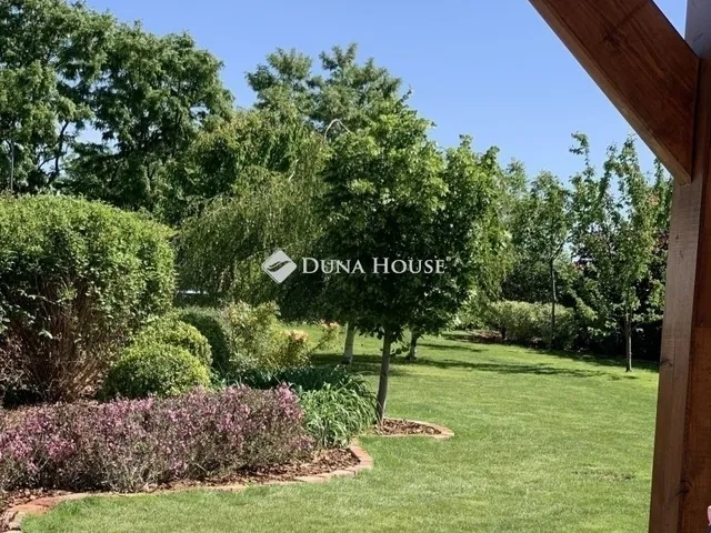 Eladó ház Taksony 220 nm