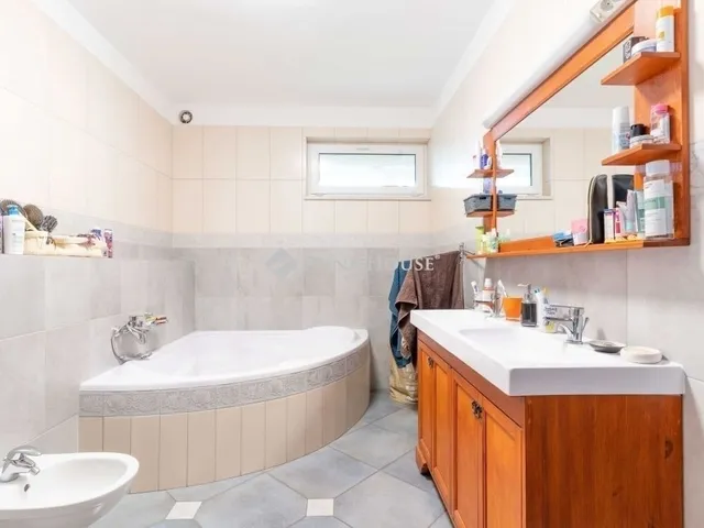 Eladó ház Szada 180 nm