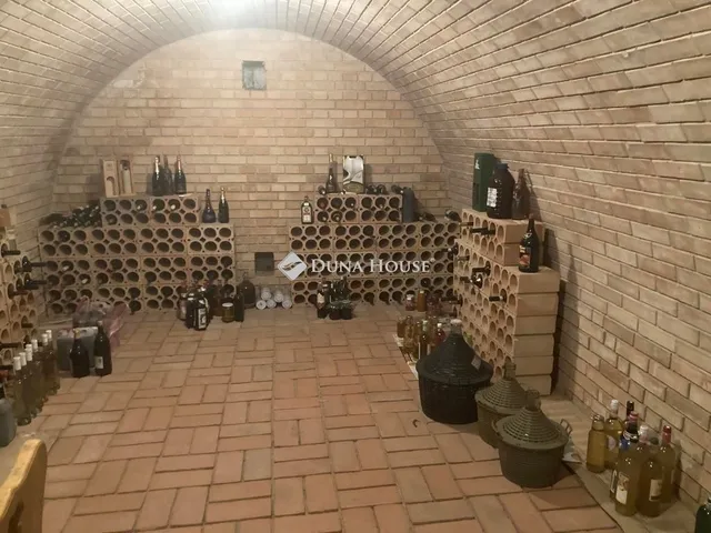 Eladó ház Vác 460 nm