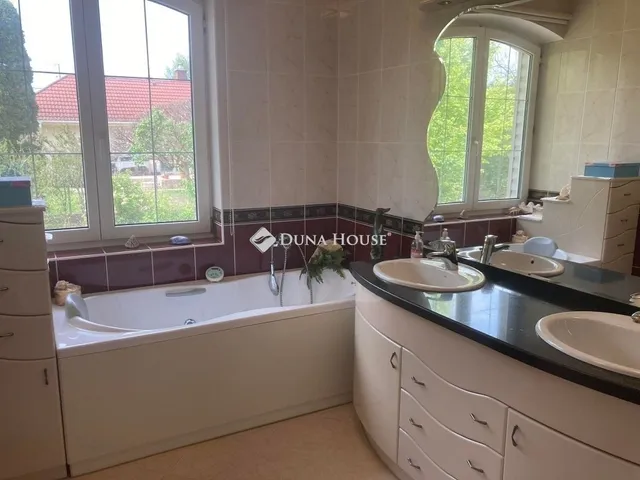 Eladó ház Vác 460 nm