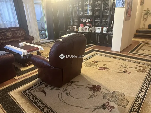 Eladó ház Érd 255 nm