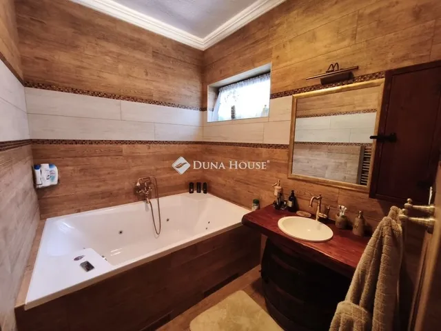 Eladó ház Pilisszentiván 275 nm