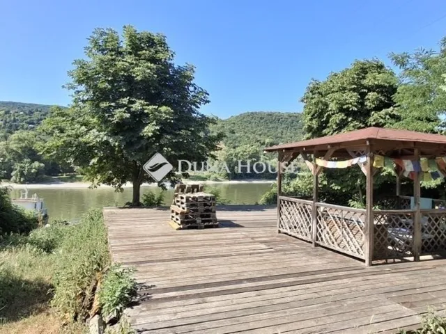 Eladó ház Kisoroszi 191 nm