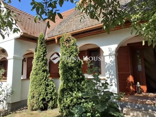 Eladó ház Kisoroszi 191 nm