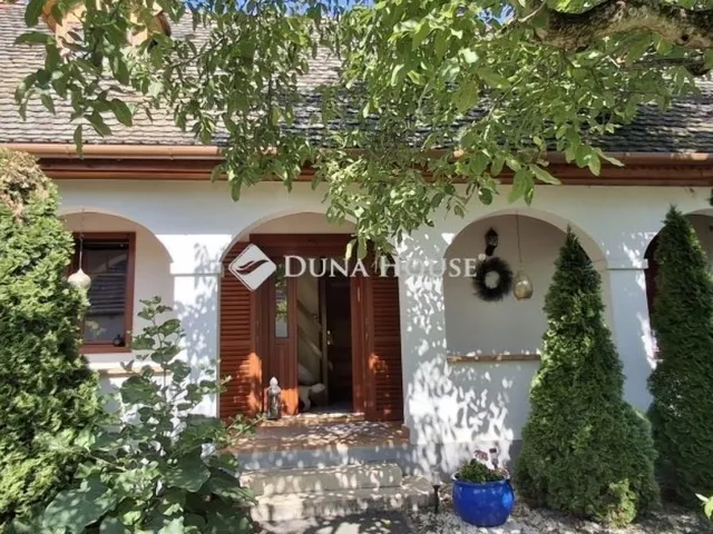 Eladó ház Kisoroszi 191 nm