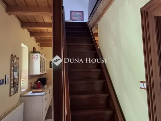 Eladó ház Kisoroszi 191 nm