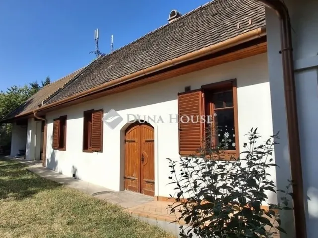 Eladó ház Kisoroszi 191 nm