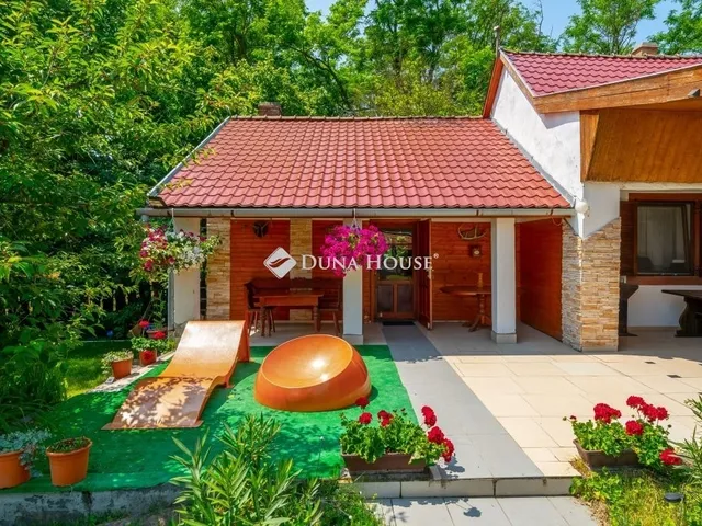 Eladó mezőgazdasági ingatlan Pusztavacs 275 nm