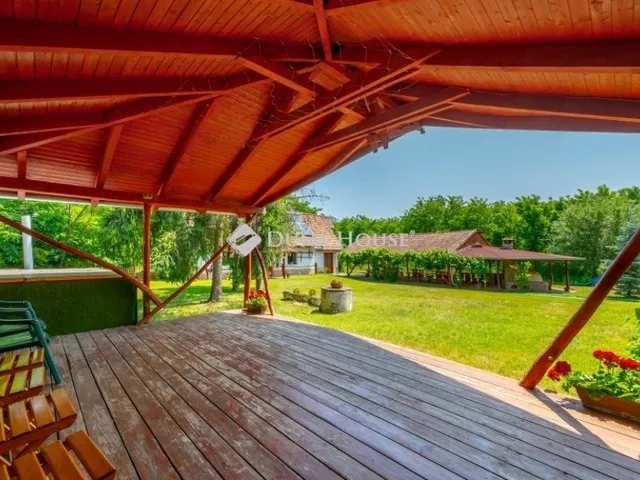 Eladó mezőgazdasági ingatlan Pusztavacs 275 nm