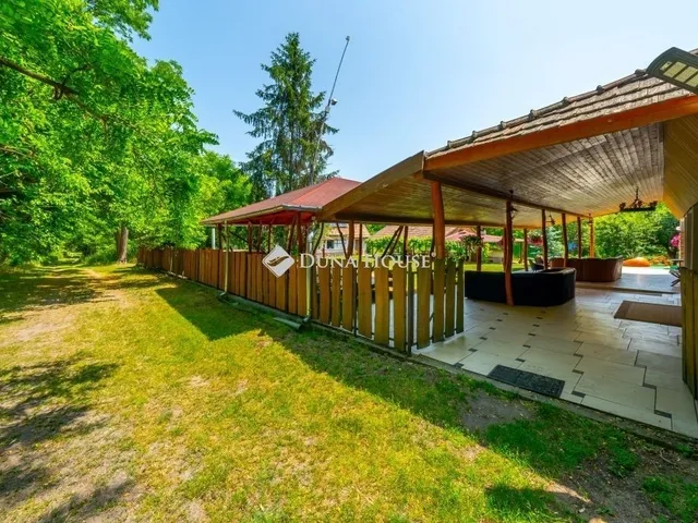 Eladó mezőgazdasági ingatlan Pusztavacs 275 nm