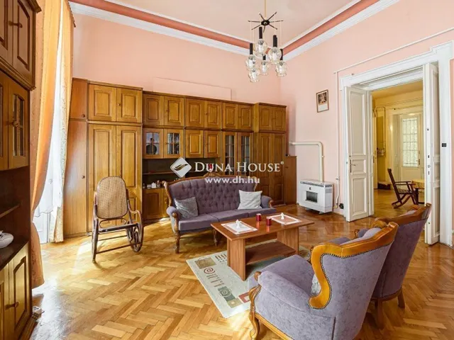 Eladó lakás Budapest II. kerület 203 nm