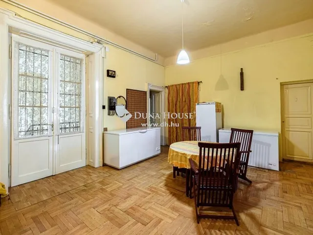 Eladó lakás Budapest II. kerület 203 nm