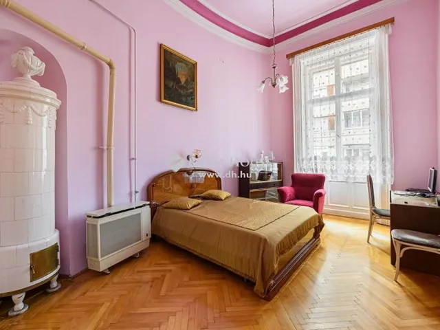 Eladó lakás Budapest II. kerület 203 nm
