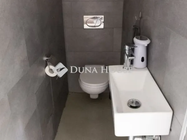 Eladó kereskedelmi és ipari ingatlan Budapest VI. kerület 220 nm