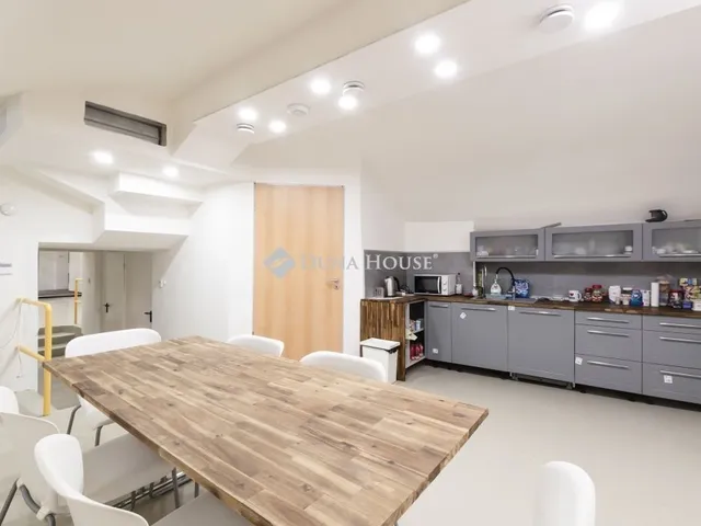 Eladó kereskedelmi és ipari ingatlan Budapest VI. kerület 220 nm