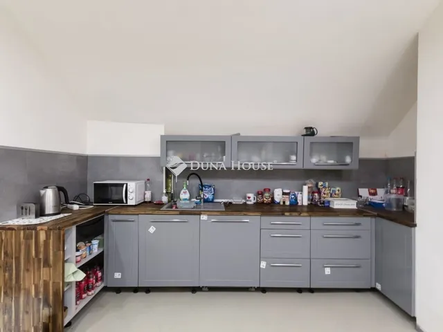 Eladó kereskedelmi és ipari ingatlan Budapest VI. kerület 220 nm