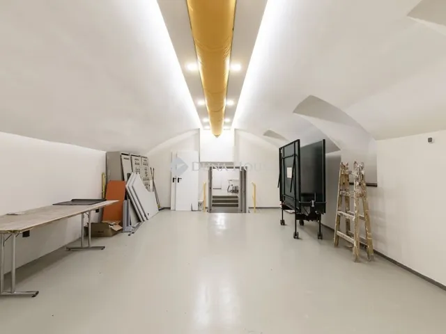 Eladó kereskedelmi és ipari ingatlan Budapest VI. kerület 220 nm