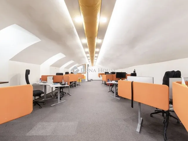 Eladó kereskedelmi és ipari ingatlan Budapest VI. kerület 220 nm