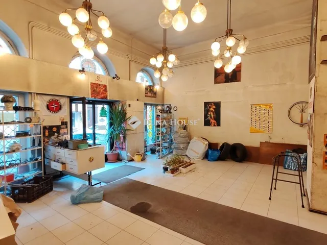 Eladó kereskedelmi és ipari ingatlan Budapest VI. kerület, Nagykörúton kívüli terület 105 nm