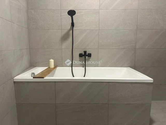 Eladó lakás Budapest VI. kerület, Nagykörúton kívüli terület 113 nm