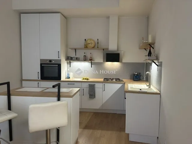 Eladó lakás Budapest VI. kerület, Nagykörúton kívüli terület 113 nm