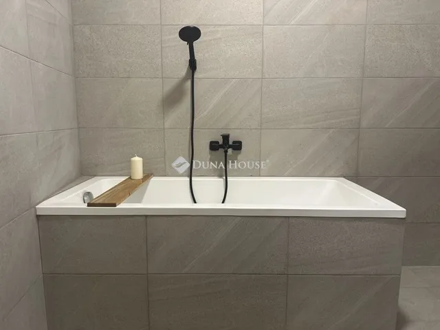 Eladó lakás Budapest VI. kerület, Nagykörúton kívüli terület 113 nm