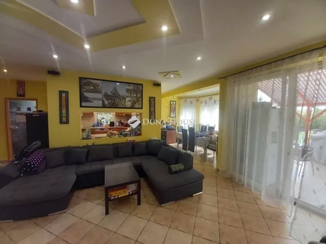 Eladó ház Vecsés 265 nm