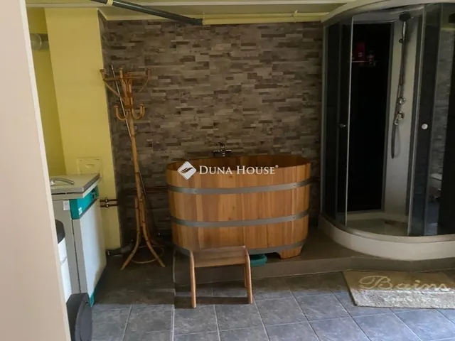 Eladó ház Taksony 390 nm